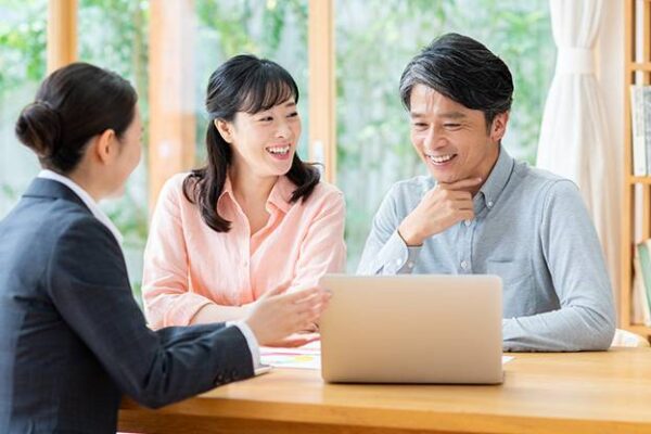 話を聞く　2人